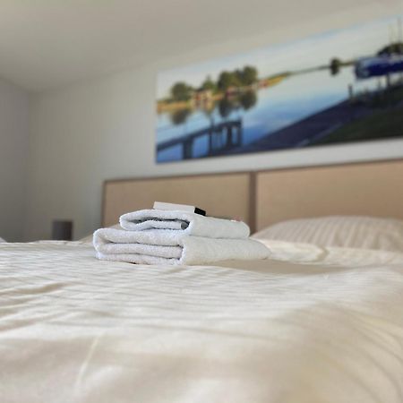 Zum Alten Faehrhaus - Bed & Breakfast Wrohm Luaran gambar