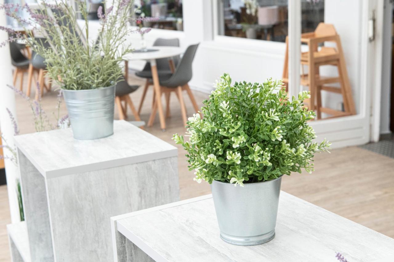 Zum Alten Faehrhaus - Bed & Breakfast Wrohm Luaran gambar