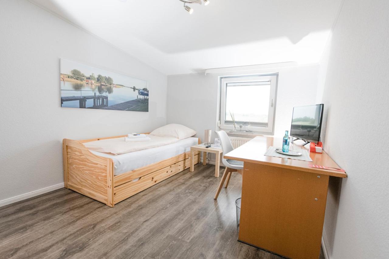 Zum Alten Faehrhaus - Bed & Breakfast Wrohm Luaran gambar